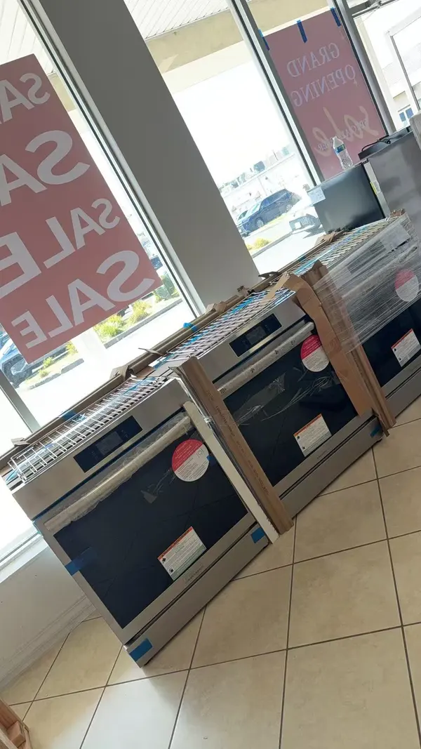 Kitchen ovens and ranges from major brands at liquidation prices